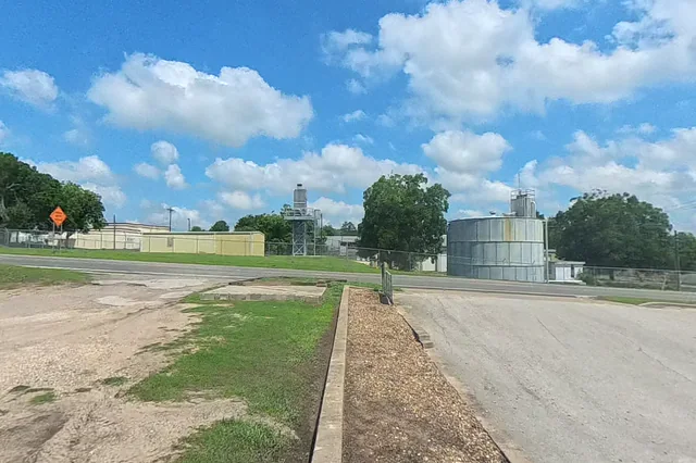 Dewarped 360 audit frame from parking boundary at 6:05 during the May 25, 2026 Sunken Gardens property walk.