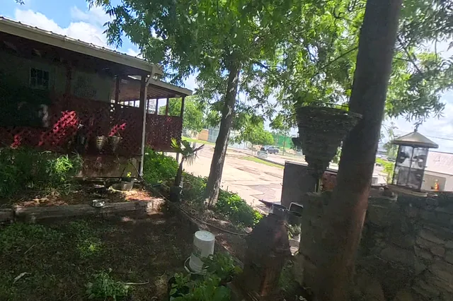 Dewarped 360 audit frame from stone patio and courtyard at 15:43 during the May 25, 2026 Sunken Gardens property walk.