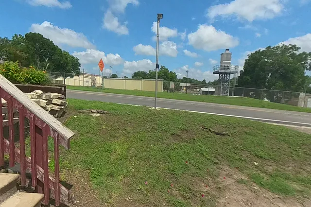 Dewarped 360 audit frame from stone patio and courtyard at 17:07 during the May 25, 2026 Sunken Gardens property walk.