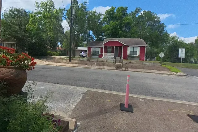 Dewarped 360 audit frame from stone patio and courtyard at 17:35 during the May 25, 2026 Sunken Gardens property walk.